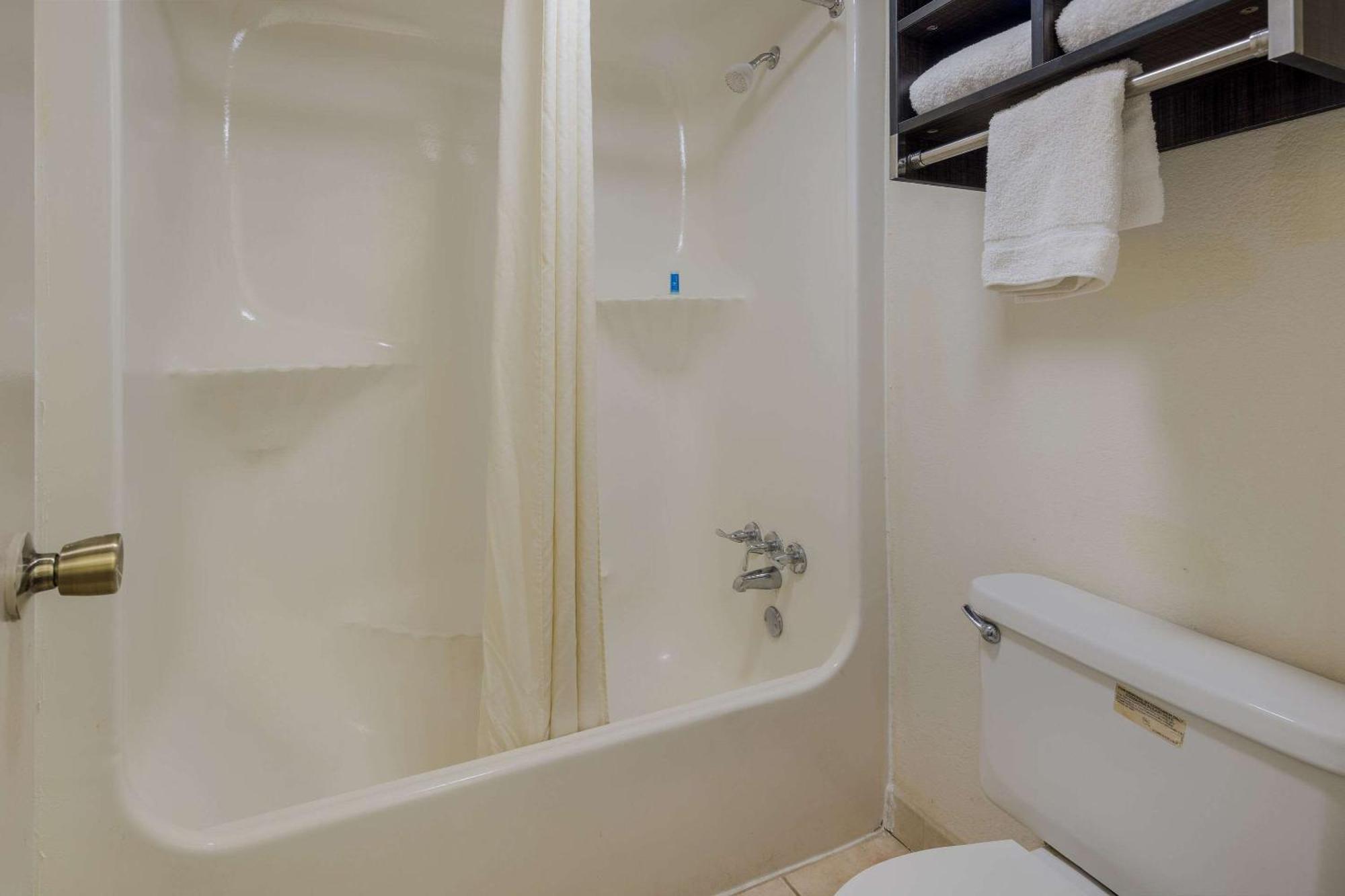 Rodeway Inn Elkton Ngoại thất bức ảnh