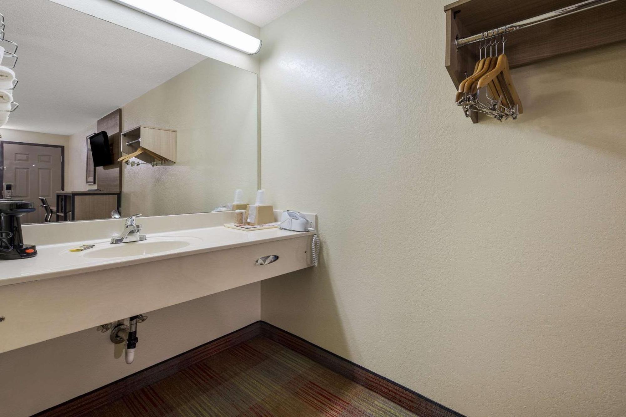 Rodeway Inn Elkton Ngoại thất bức ảnh