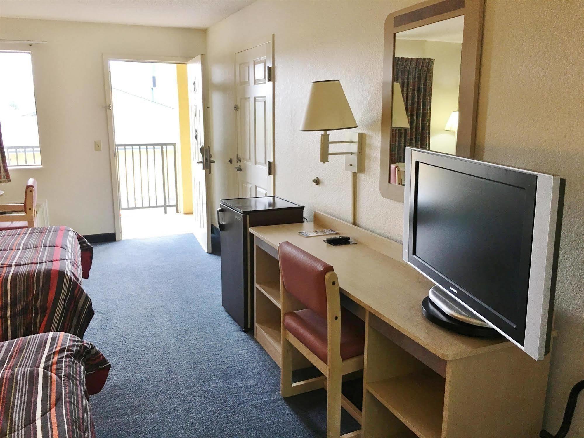 Rodeway Inn Elkton Ngoại thất bức ảnh