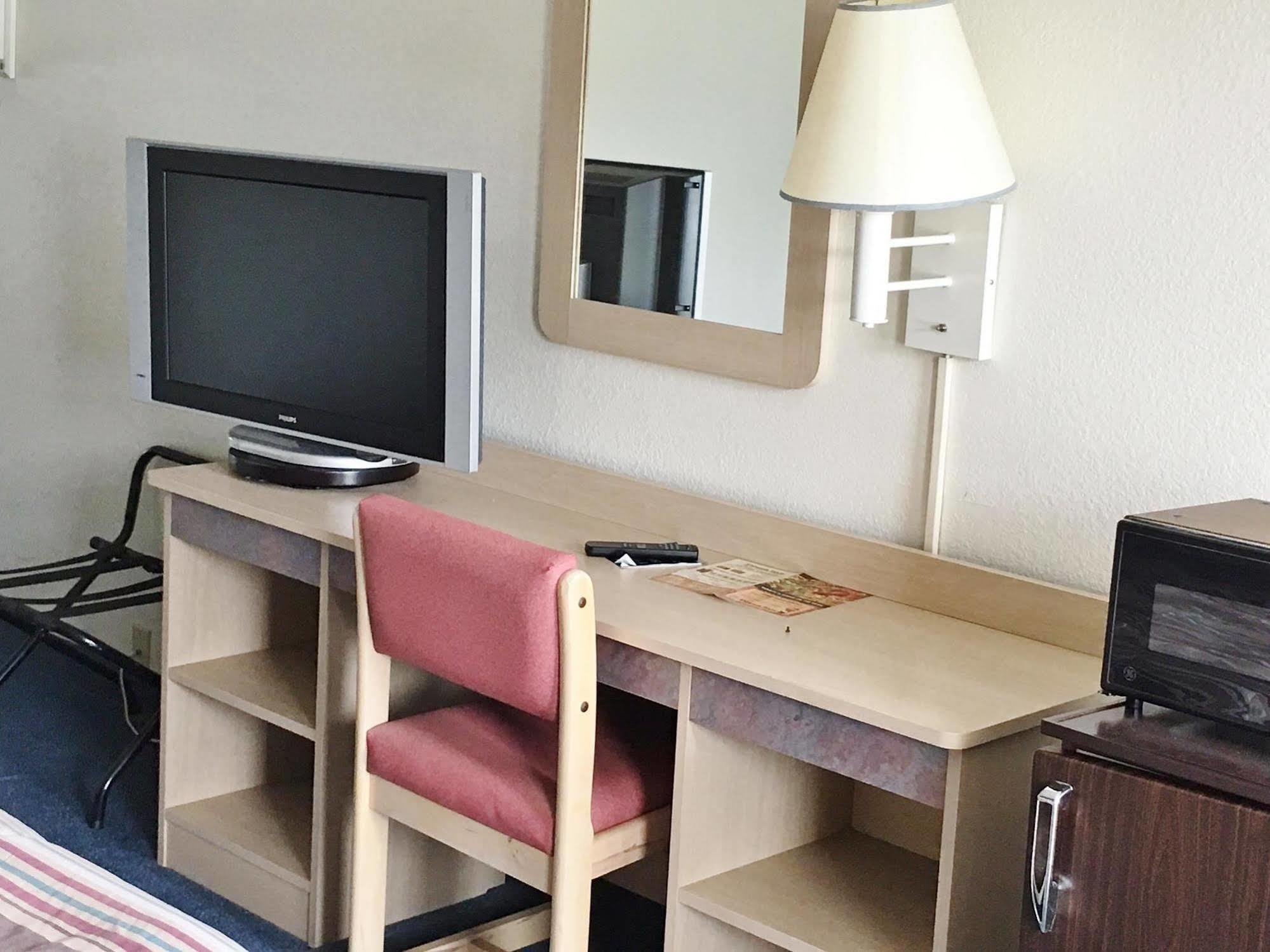Rodeway Inn Elkton Ngoại thất bức ảnh