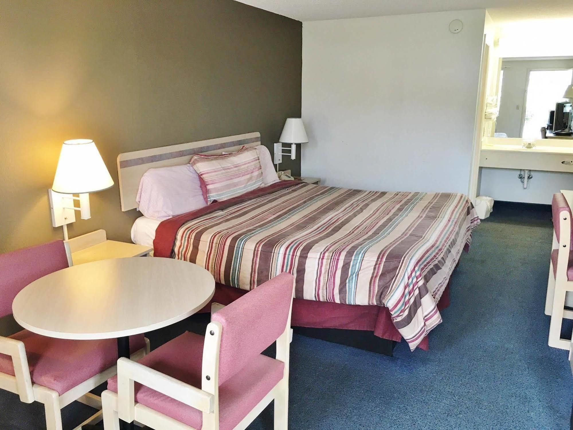 Rodeway Inn Elkton Ngoại thất bức ảnh