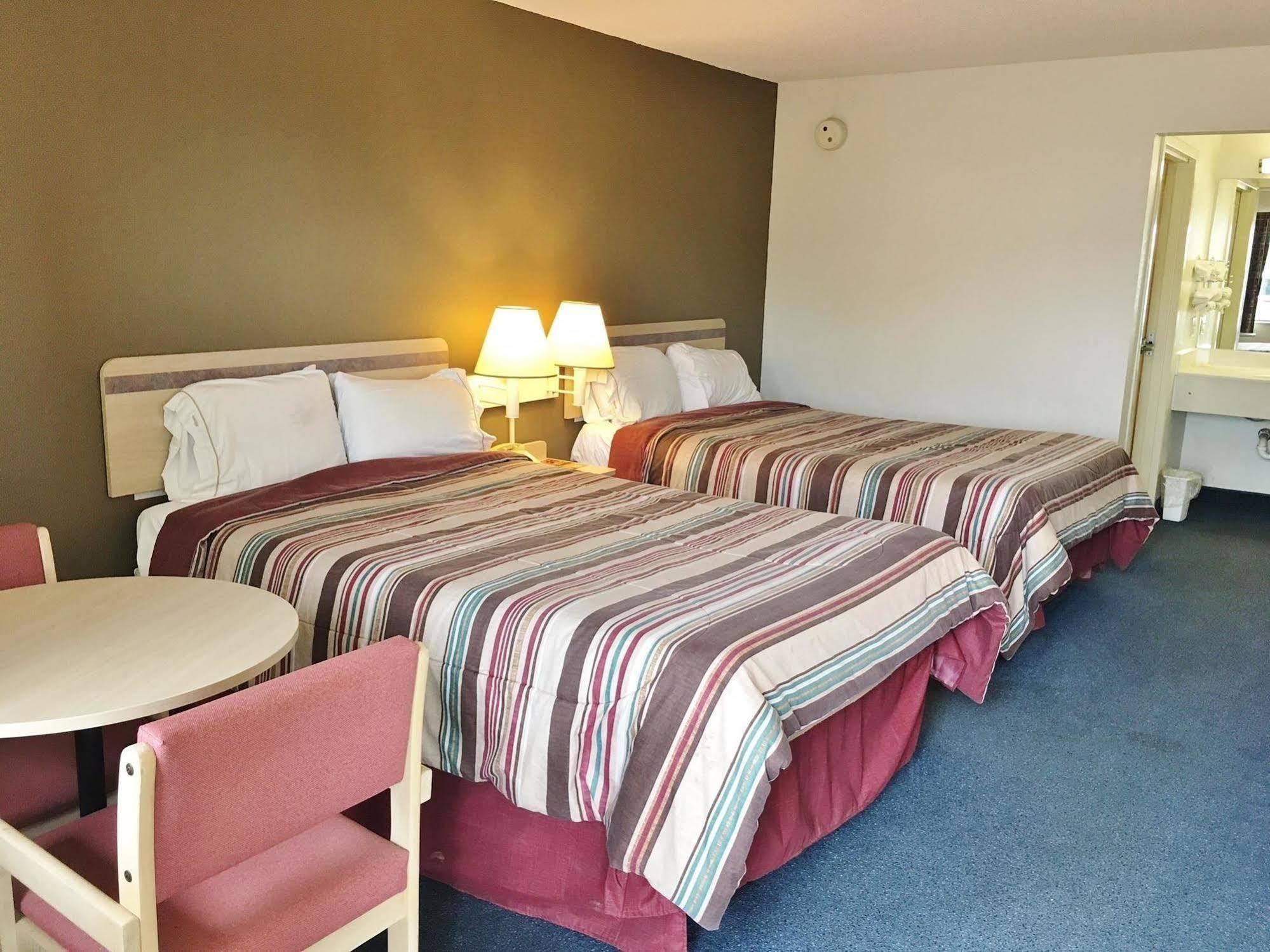 Rodeway Inn Elkton Ngoại thất bức ảnh