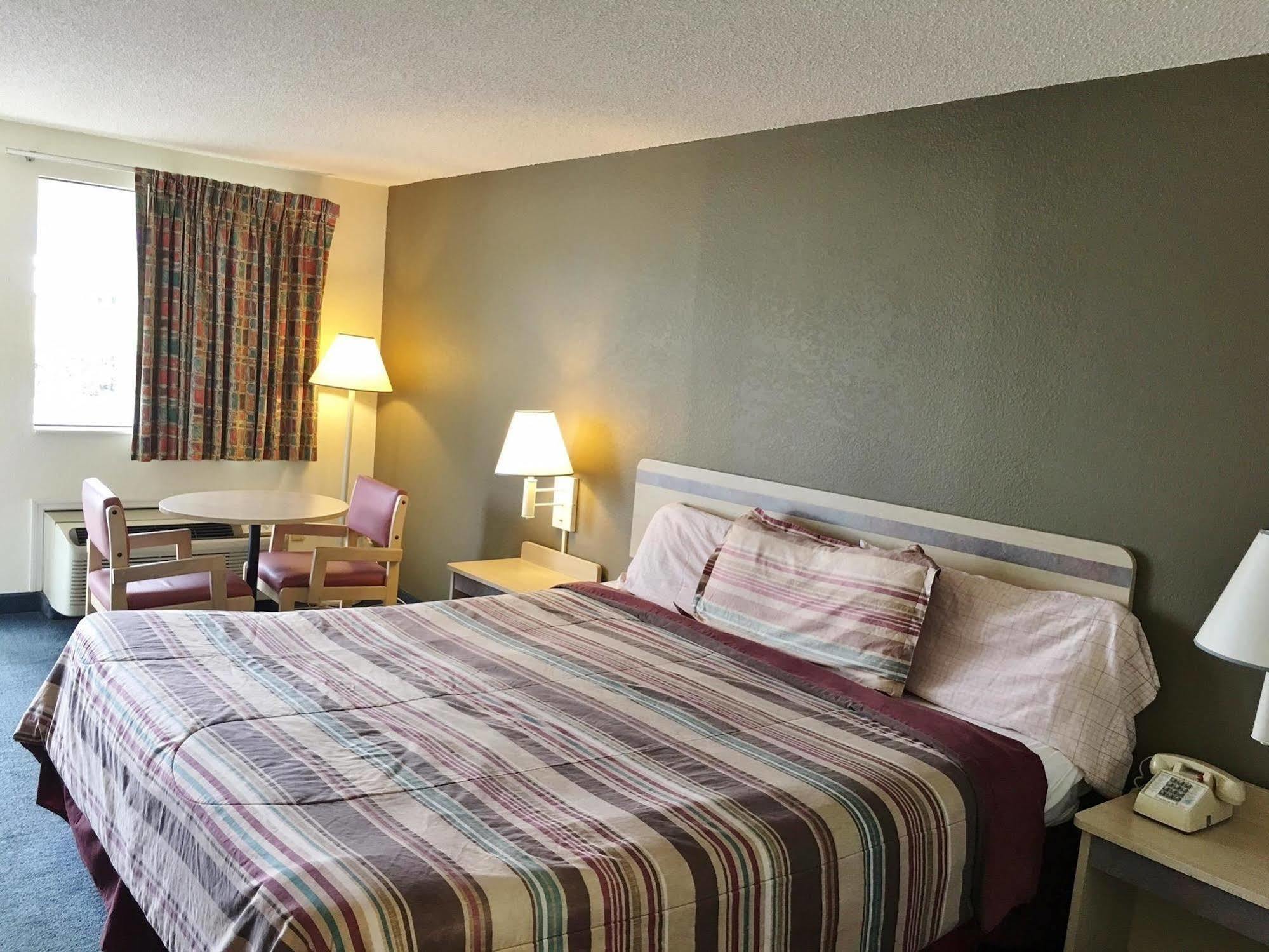 Rodeway Inn Elkton Ngoại thất bức ảnh