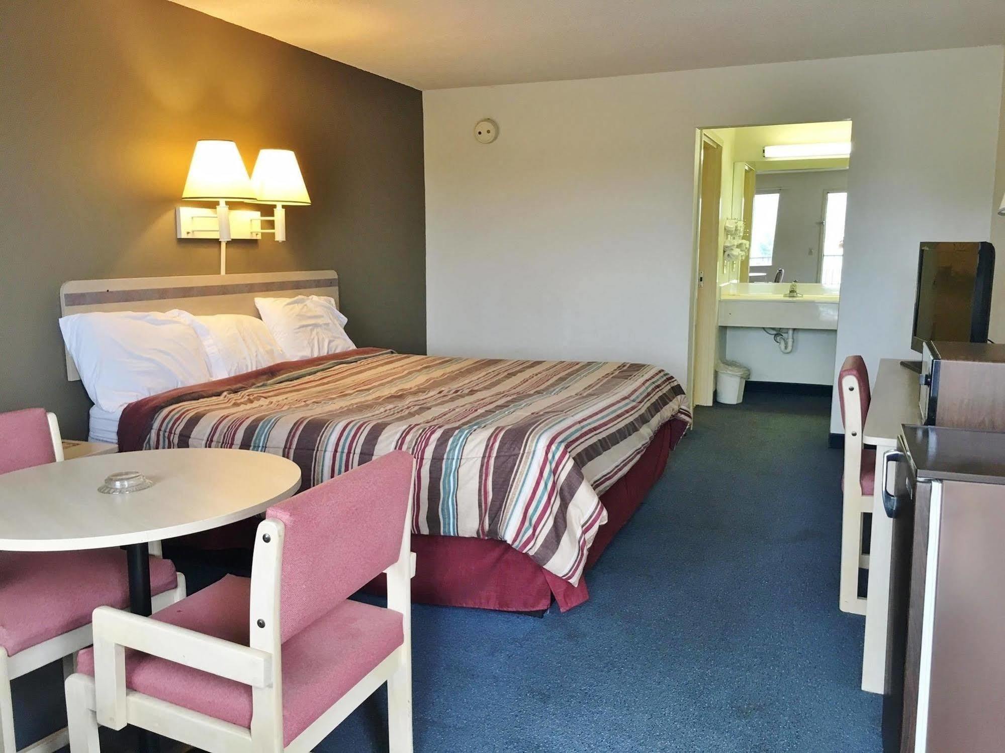 Rodeway Inn Elkton Ngoại thất bức ảnh