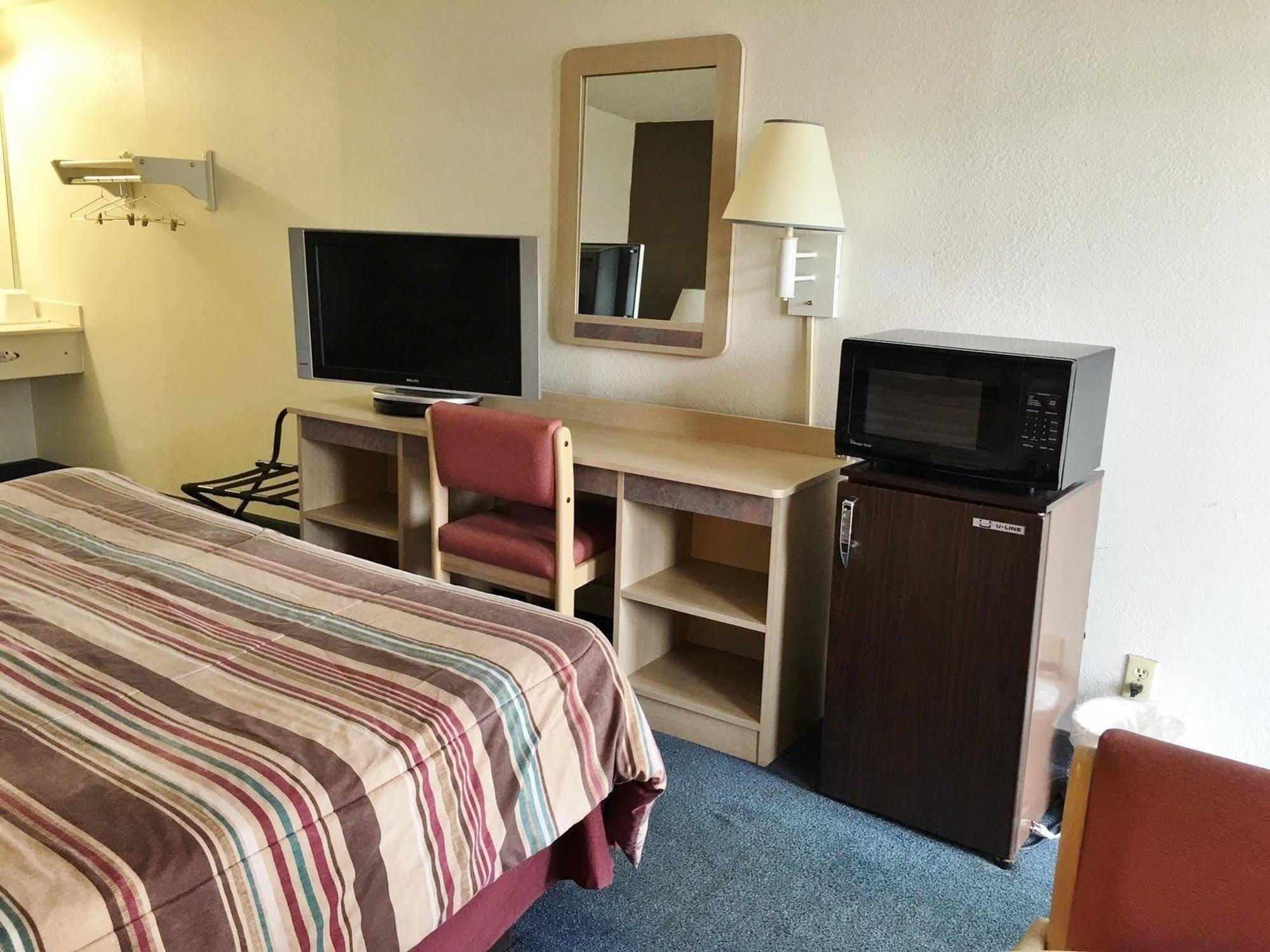 Rodeway Inn Elkton Ngoại thất bức ảnh